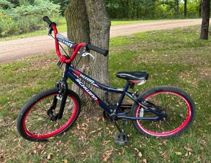 Kids Schwinn 20in Falcon BMX Style Bike wHelmet