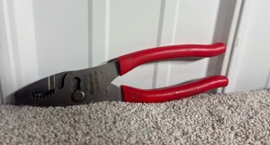 Snap-On 8 Talon Grip Combination Slip-Joint Pliers (Red)