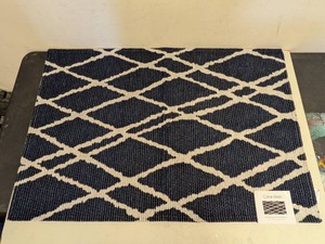 NEW CALVIN KLEIN ACCENT RUG WITH NONSKID BACKING BLUE