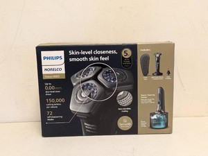 NEW PHILIPS NORELCO SHAVER 8000