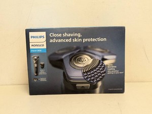 PHILIPS NORELCO SHAVER 6800