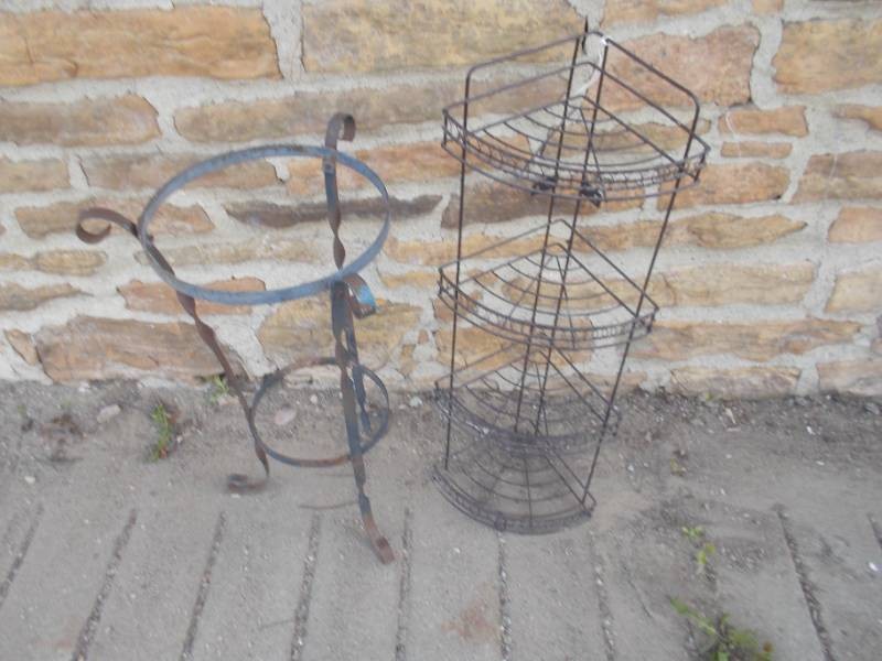 Vintage Wire Plant Stand and Lawn Decor Lot #358