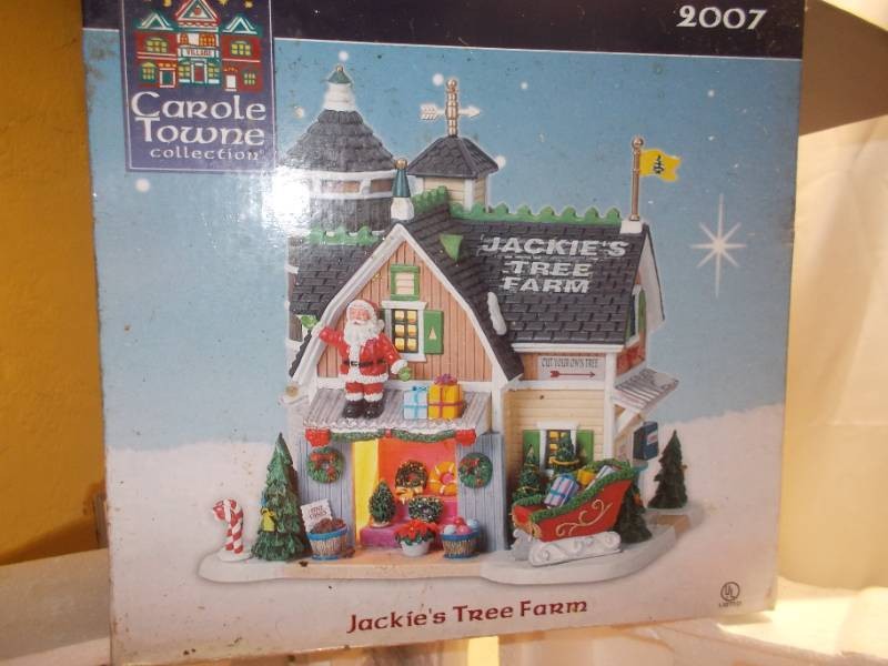 Carole Towne Jackies Tree Farm Animated Musical Christmas Village Piece (2007)