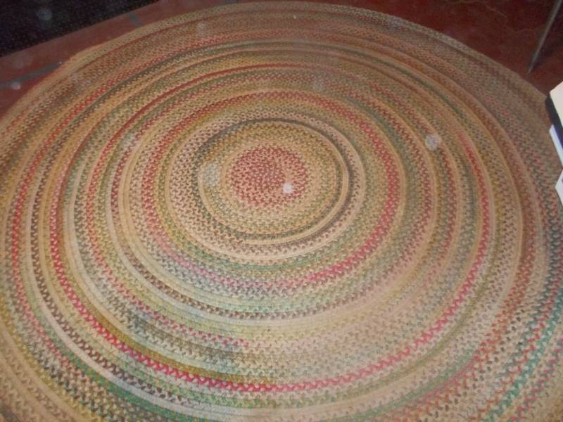 Vintage Earth-Tone Woven Round Area Rug (96)