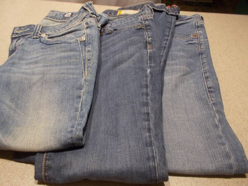 Lot of (3) Pairs of Womens Denim Jeans - Miss Me, Levis, & Long and Lean