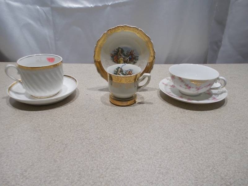 Vintage Fragonard Style Courting Couple Cup & Saucer Mix Lot