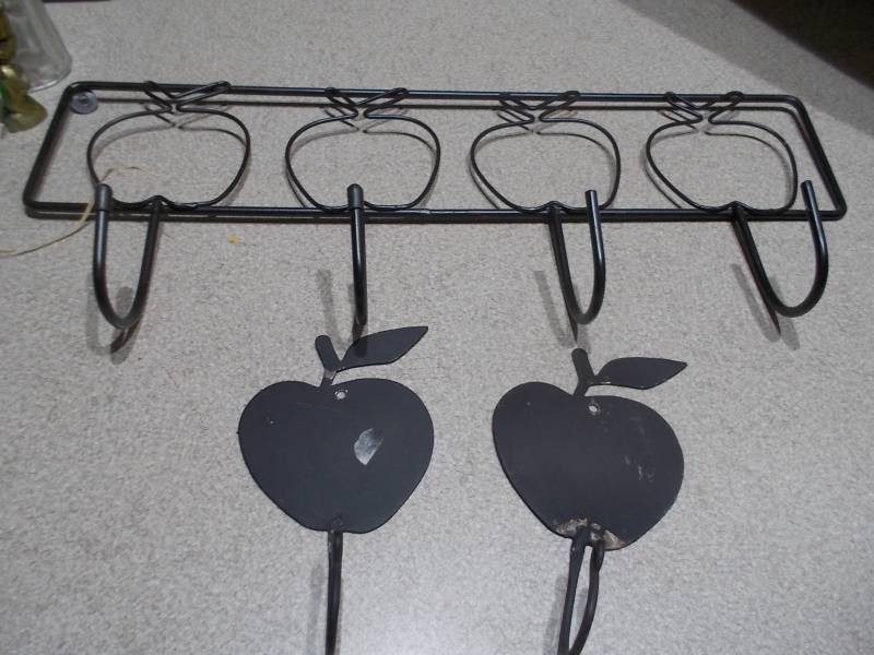Apple-Themed Black Metal Kitchen Wall Rack with Hanging Hooks & Matching Wall Hooks