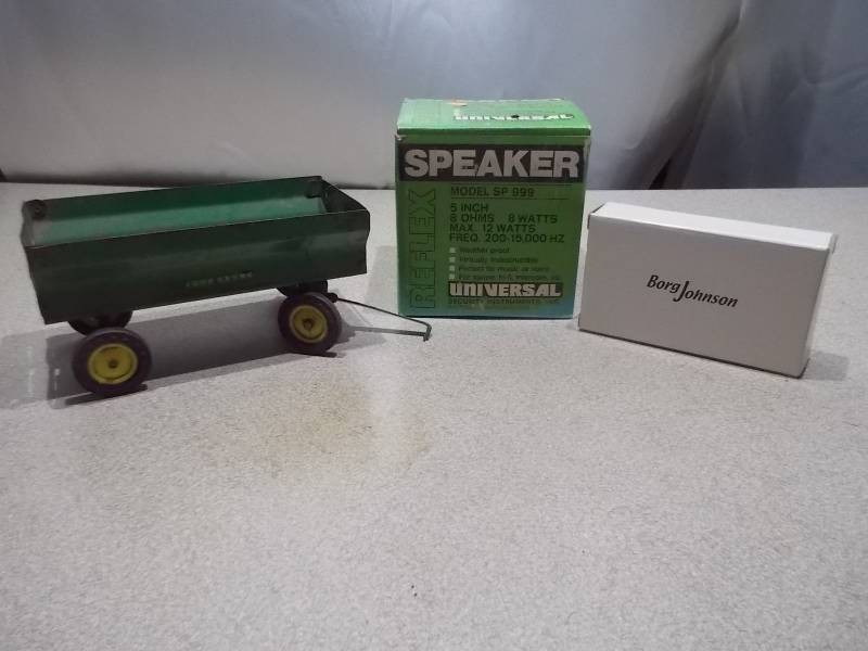 Vintage 116 Scale John Deere Toy Flare Box Wagon & Universal Extension Speaker
