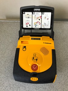 81376 - Medtronic Lifepak CR Plus Defibrillator