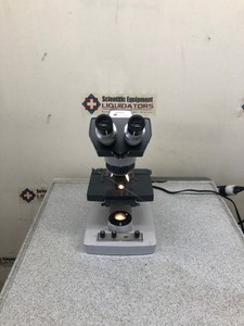 87082 - American Optical One-Ten Microscope