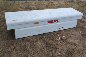 Delta Full-Size Single Lid Deep Crossover Truck Box 