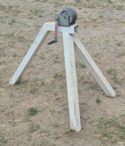 Dutton-Lainson 1000 Lb Hand-Pulling Winch on stand