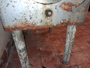 COMMERCIAL SINKS