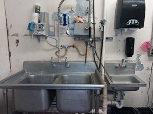 COMMERCIAL SINKS