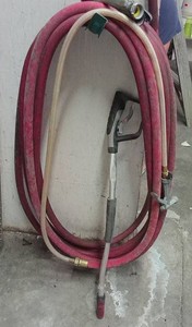 GARDEN HOSE WITH EXTRA NOZZLES AND HANGER