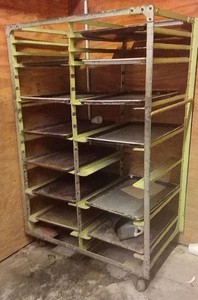 VINTAGE BAKERS RACK WITH 13 LARGE METAL COMMERCIAL PANS
