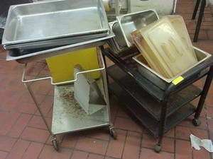 ASSORTMENT OF METAL PANS AND 2 SMALL CARTS