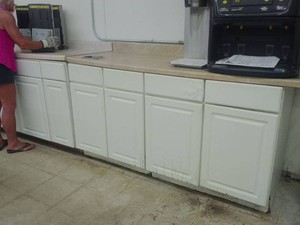 COUNTERTOP AND CUPBOARDS