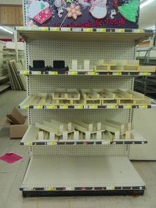 END CAP SHELVING WITH PLASTIC DIVIDERS