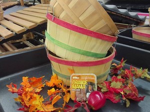 3 12 BUSHEL APPLE BASKETS  NEW SUET CAKE.