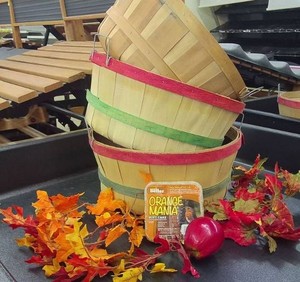 3 12 BUSHEL APPLE BASKETS  NEW SUET CAKE.