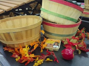3 12 BUSHEL APPLE BASKETS  NEW SUET CAKE.