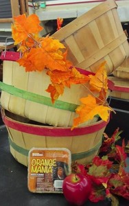 3 12 BUSHEL APPLE BASKETS  NEW SUET CAKE.