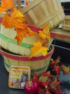 3 12 BUSHEL APPLE BASKETS  NEW SUET CAKE.