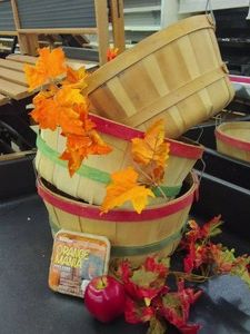 3 12 BUSHEL APPLE BASKETS  NEW SUET CAKE.