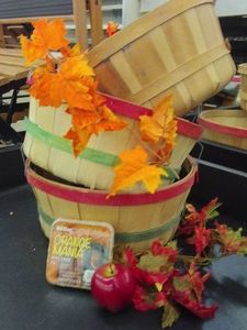 3 12 BUSHEL APPLE BASKETS  NEW SUET CAKE