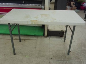 SMALL FOLDABLE TABLE