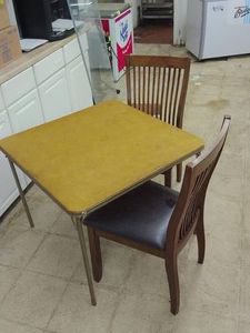 VINTAGE CARD TABLE  WOODEN CHAIRS