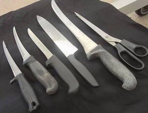 5 COMMERCIAL GRADE KNIVES AND COMMERCIAL GRADE SCISSORS