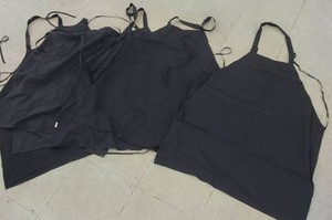 6 BLACK APRONS