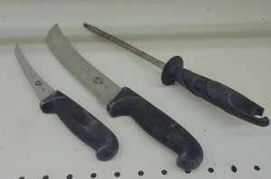 2 COMMERCIAL GRADE STAINLESS STEEL KNIVES