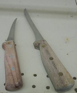 2 VINTAGE KNIVES