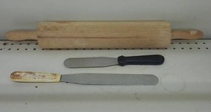 LARGE ROLLING PIN AND DEXTER KNIFE