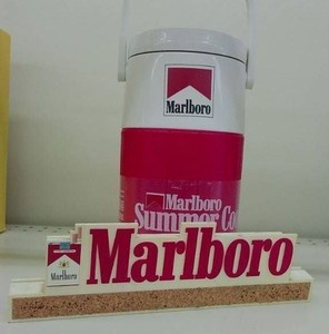 1 NEW  VINTAGE MARLBORO DRINK COOLER AND MARLBORO VINTAGE CLIPSIGN