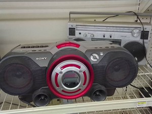 BOOMBOX AND VINTAGE TOSHIBA