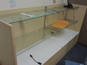 GLASS DISPLAY CASESHELF