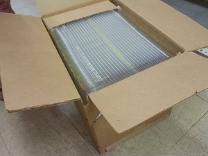 BOX FULL OF CLEAR PLASTIC CAKE PANS AND COVERSCONTAINERS