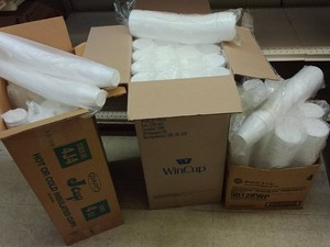 LARGE AMOUNT OF FOAM CUPS
