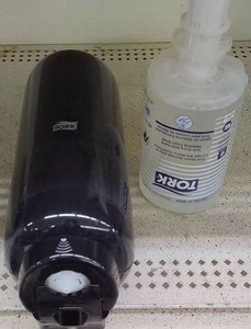 HAND SOAP MACHINE AND HAND SOAP