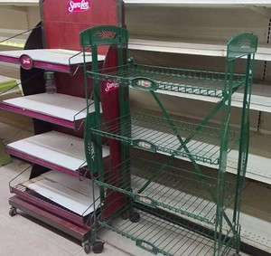 2 DISPLAY RACKSSHELVES