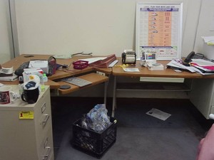 CORNER DESK SET UP