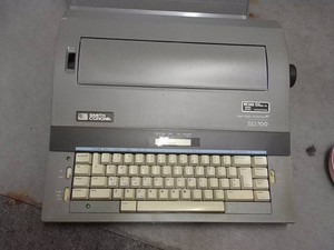 VINTAGE SMITH CORONA SD-700 MASABI DICTIONARY