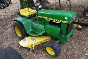 John Deere 110 Lawn Tractor