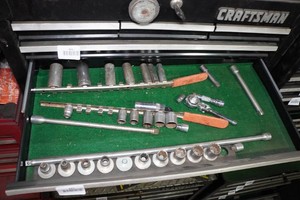 Contents of Drawer - 38 Sockets, Ratchet