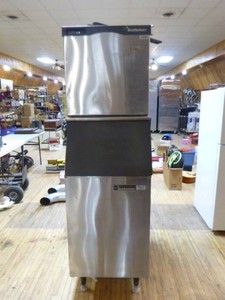 Scotsman Ice Maker with Bin