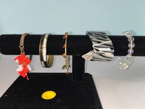 VTG Costume Jewelry Bracelets & Bangles Mixed Lot (Lot of 5)